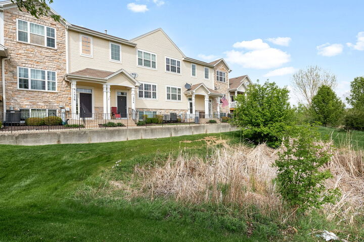 Property Photo:  1368 Carolyn Court  IL 60560 