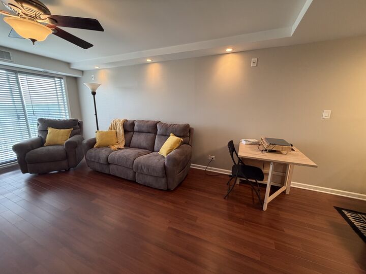 Property Photo: 5400 Walnut Avenue 803 IL 60515