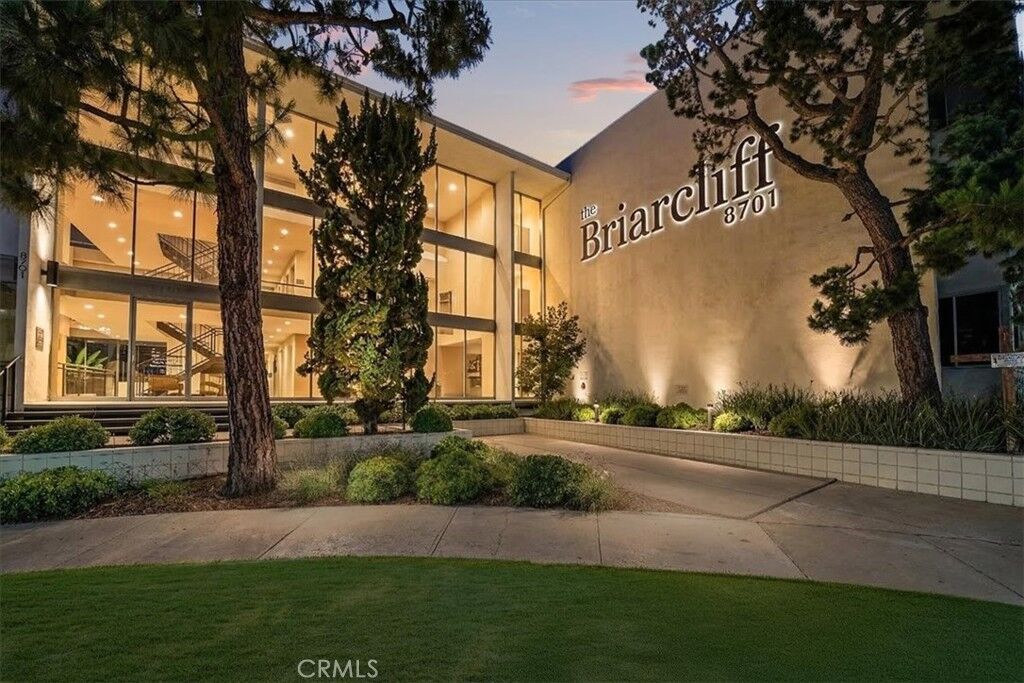 Property Photo: 8701 Delgany 205 CA 90293
