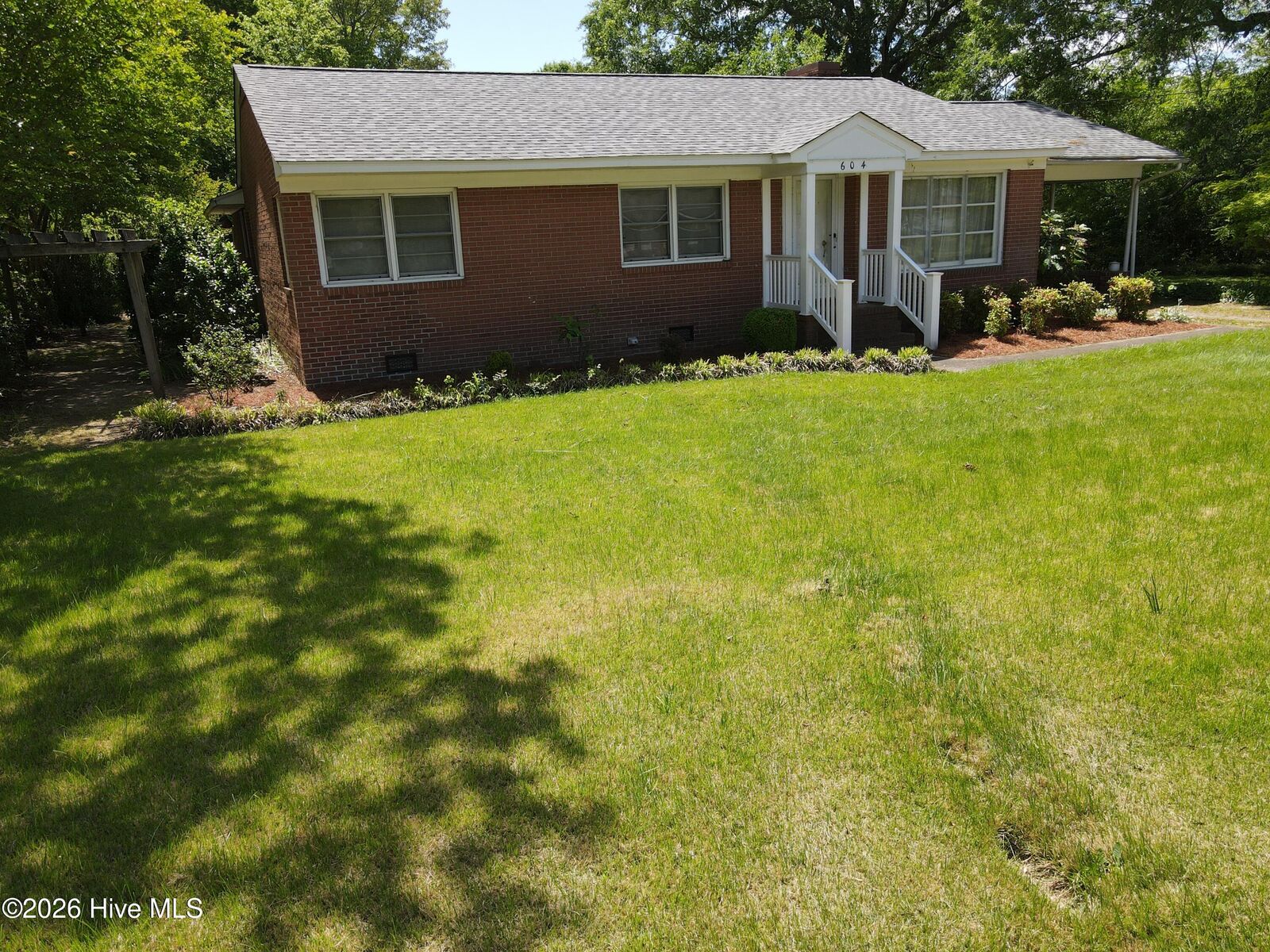 Property Photo:  604 W Woodland Avenue  NC 27897 