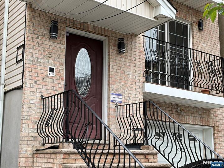 Property Photo:  5 Skillman Avenue 2  NJ 07306 