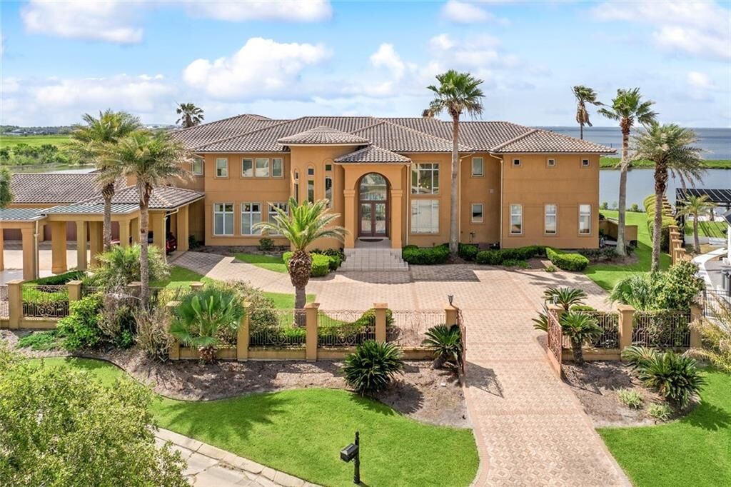 Property Photo:  1512 Lakeshore Drive  LA 70461 