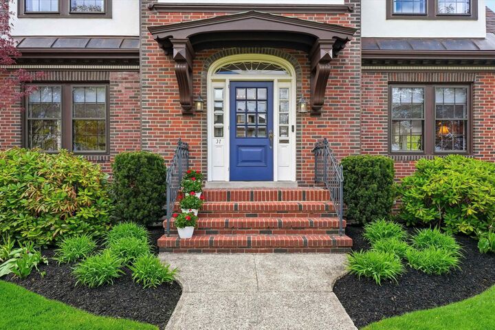 Property Photo:  37 Chester Street  NH 03064 