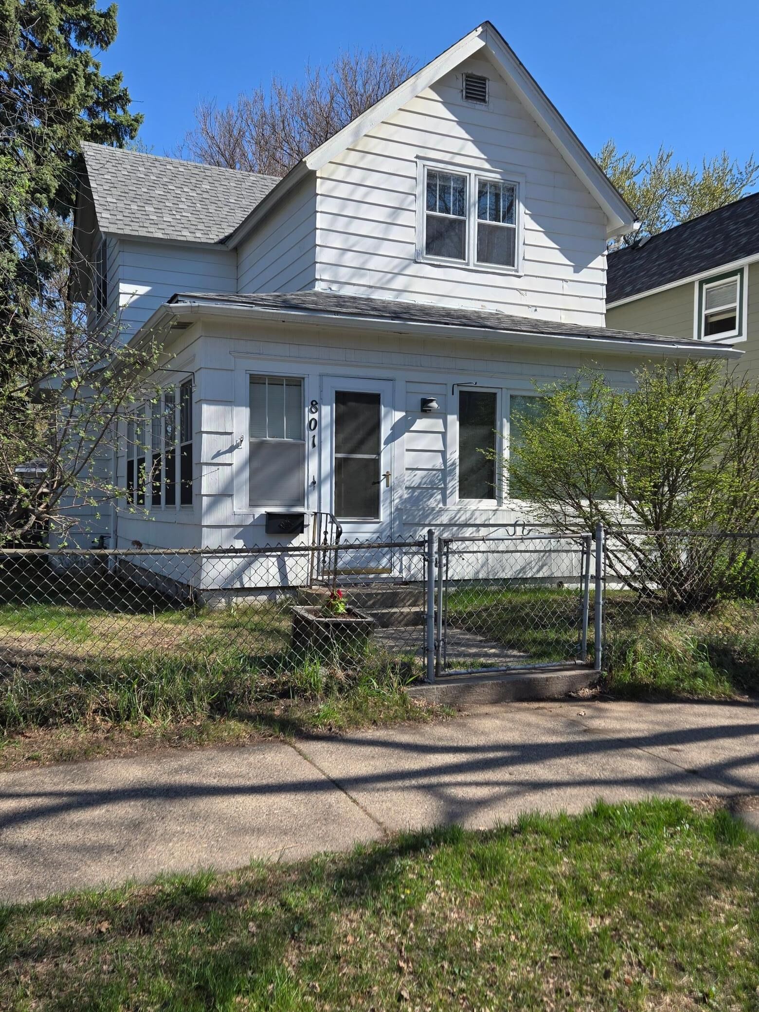 Property Photo:  801 26th Avenue NE  MN 55418 