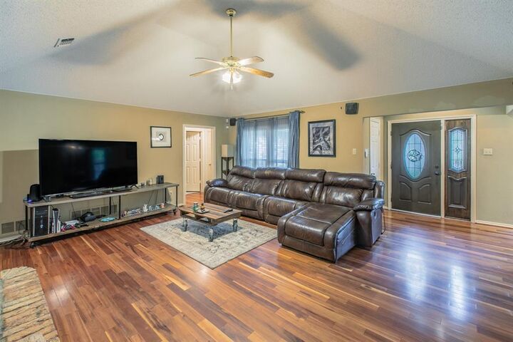 Photo de la propriété:  334 Meadowcreek Drive  TX 75137 