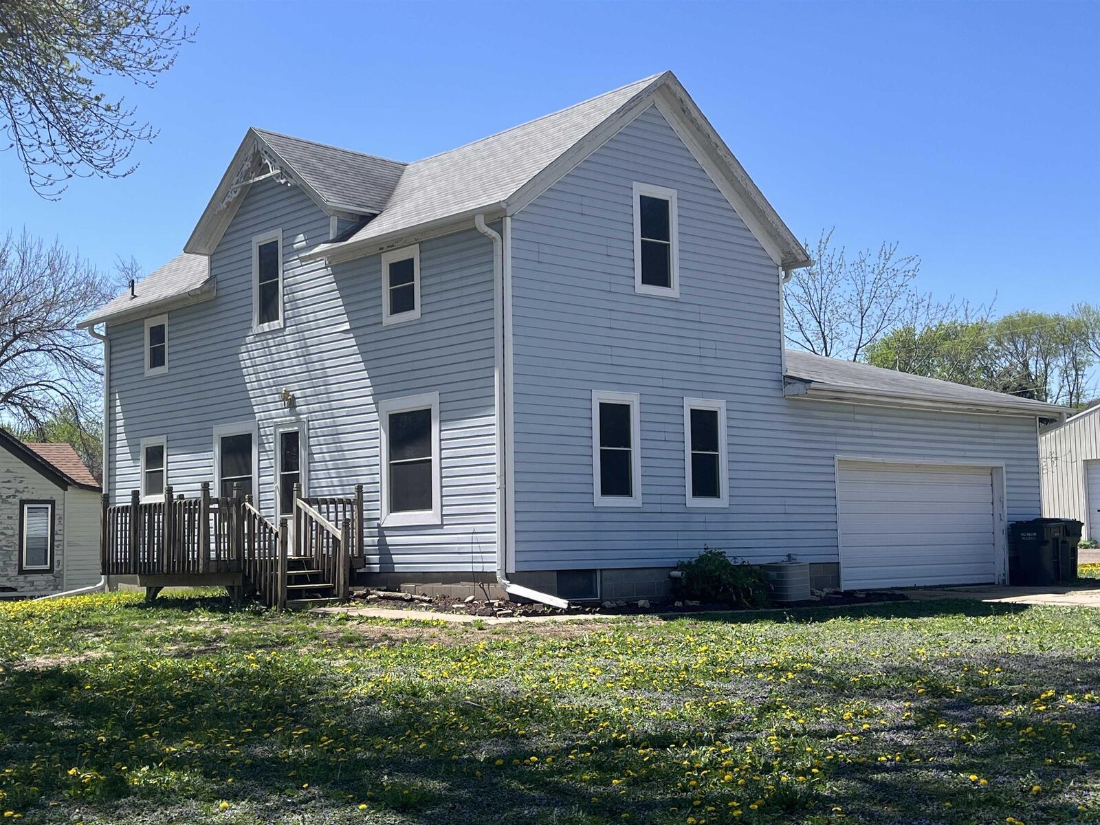 Property Photo:  213 2nd Street  NE 68030 