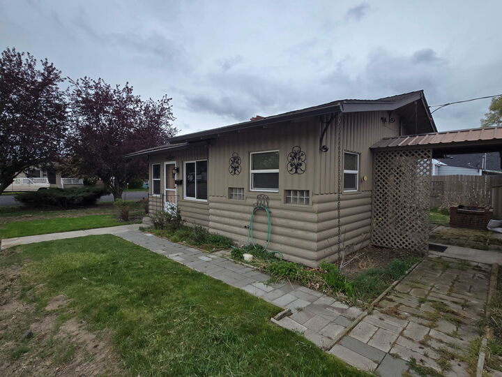 Property Photo:  221 NE Idlewood Street  OR 97754 