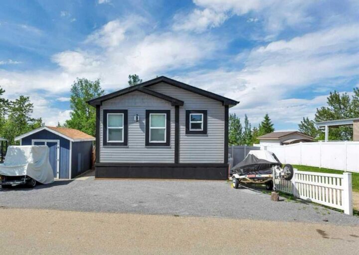 Property Photo: 41310 Range Road 282 19 AB T4L 2N3
