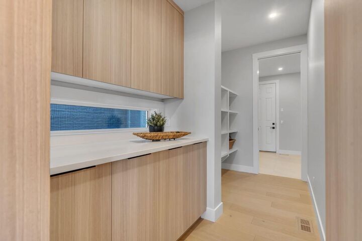 Property Photo:  28 Spring Creek Point SW  AB T3H 6E2 