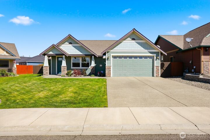 Property Photo:  607 W Lilac Way  WA 98926 