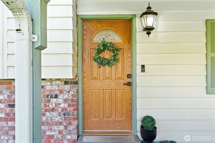Property Photo:  516  Lucky Lane  WA 98520 