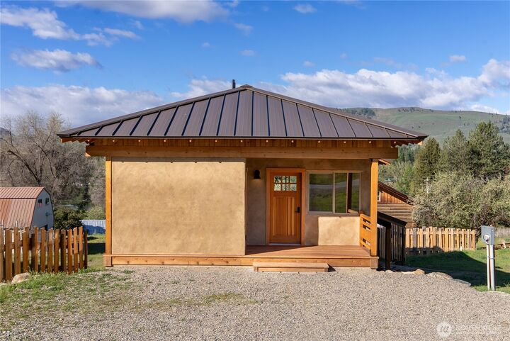 Property Photo:  906  Lince Avenue  WA 98862 