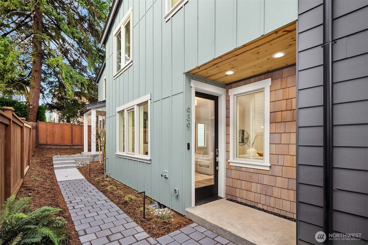 Property Photo:  639  18th Avenue W  WA 98033 