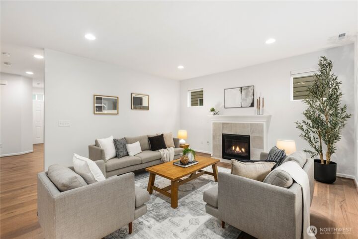 Property Photo:  2914  47th Street SE  WA 98203 