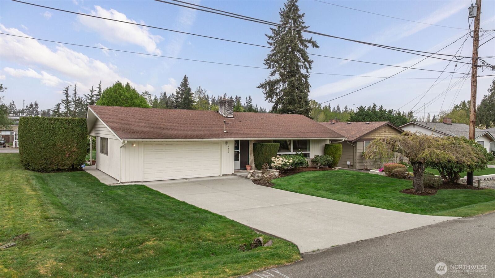 Property Photo:  9428  21st Drive SE  WA 98208 