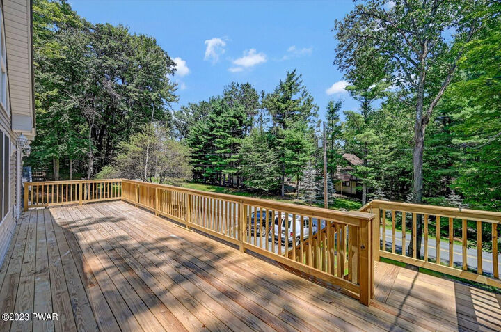 Property Photo:  1006 Hidden Valley Court  PA 18436 