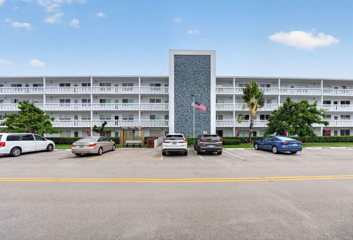 Property Photo: 1025 Ventnor H FL 33442