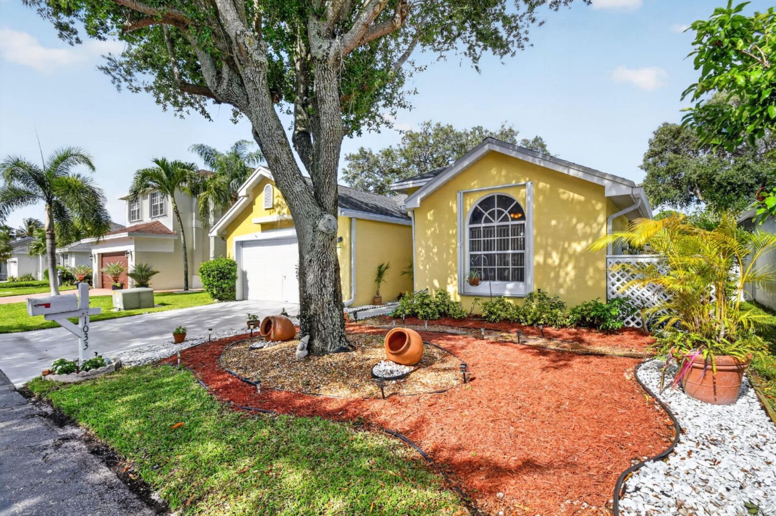 Property Photo:  1033 W Fairfax Cir W  FL 33436 