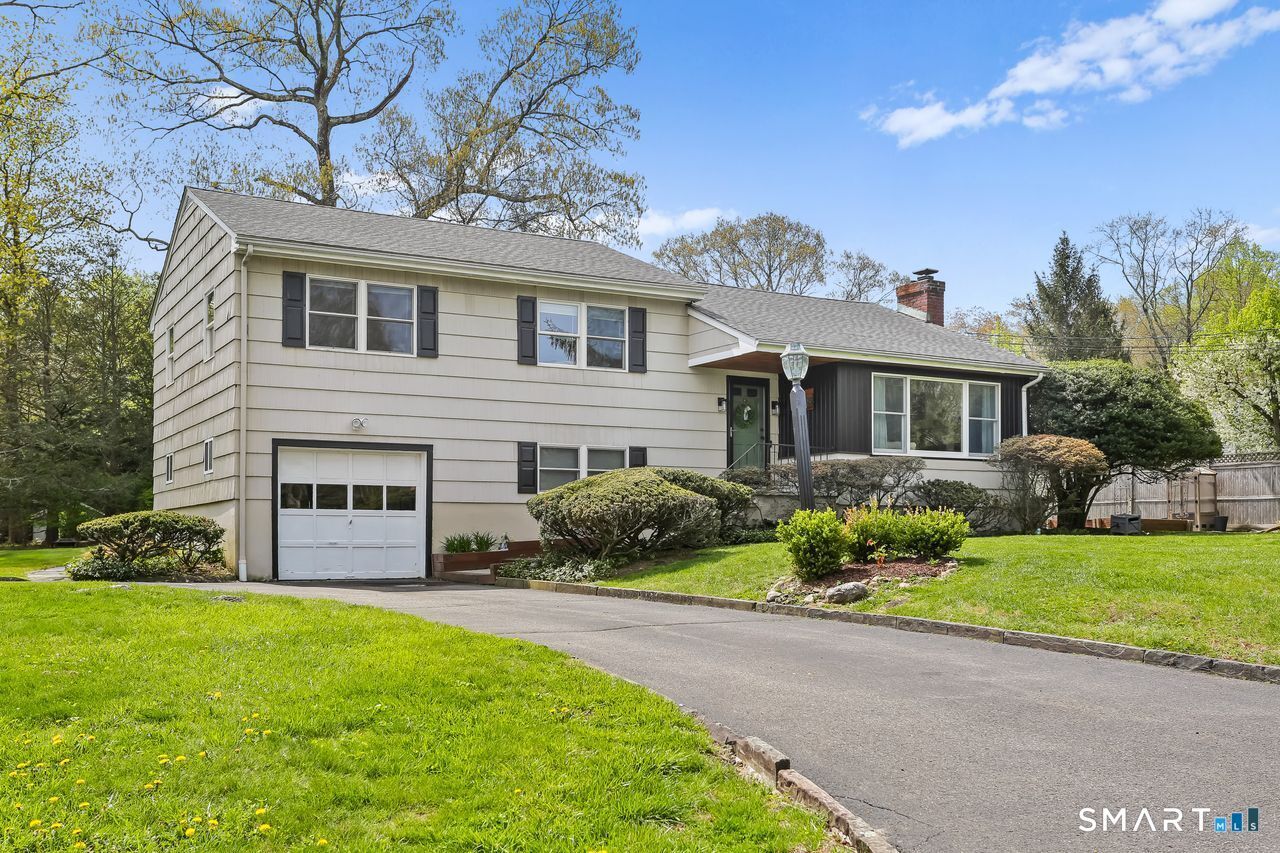 Property Photo:  19 Ravenwood Road  CT 06850 