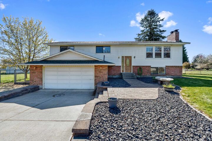 Property Photo:  1217 S Pioneer Ct  WA 99037 