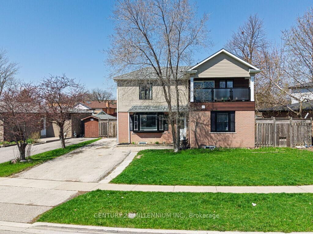 Property Photo:  214 Folkstone Crescent  ON L6T 3N6 