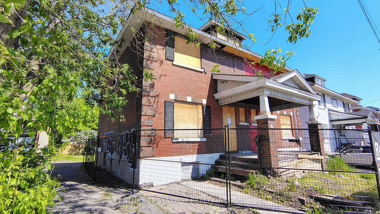 Property Photo:  475 Catherine Street  ON K1R 5T7 