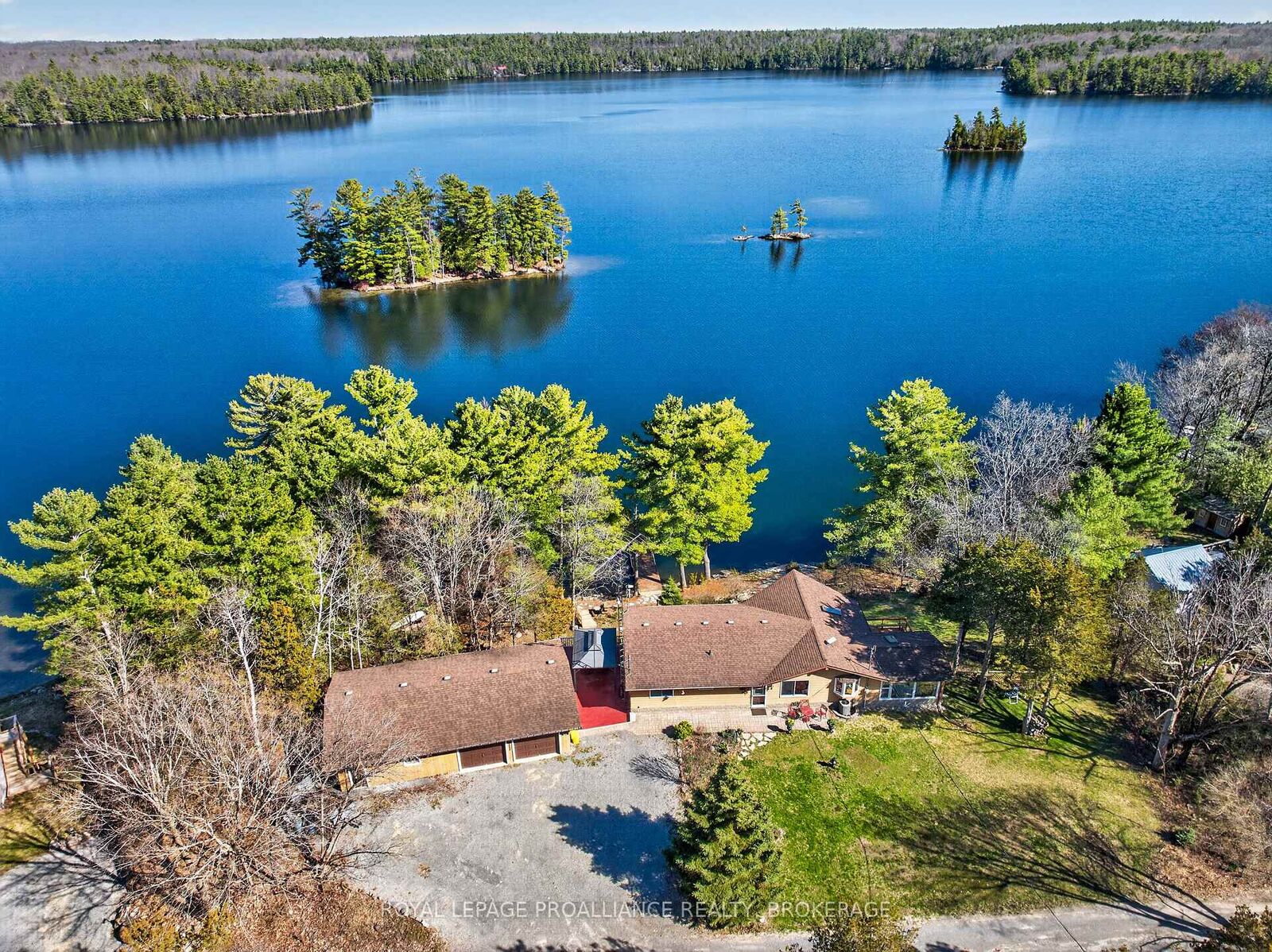 Property Photo: 3037 Hilltop Lane ON K0H 2L0
