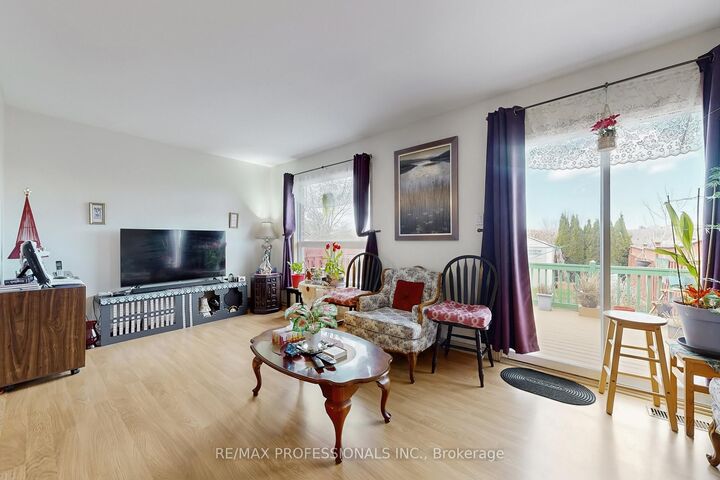 Property Photo: 44 Shephard Avenue ON L9R 2E8