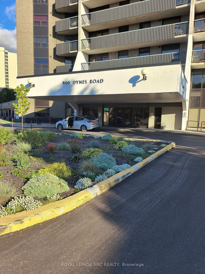 Property Photo: 900 Dynes Road 706 ON K2C 3L6