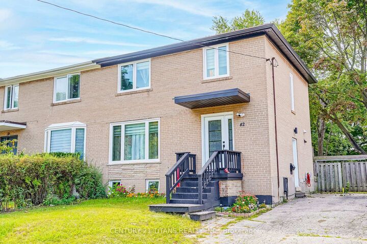 Property Photo:  42 Pixley Crescent  ON M1E 3G6 