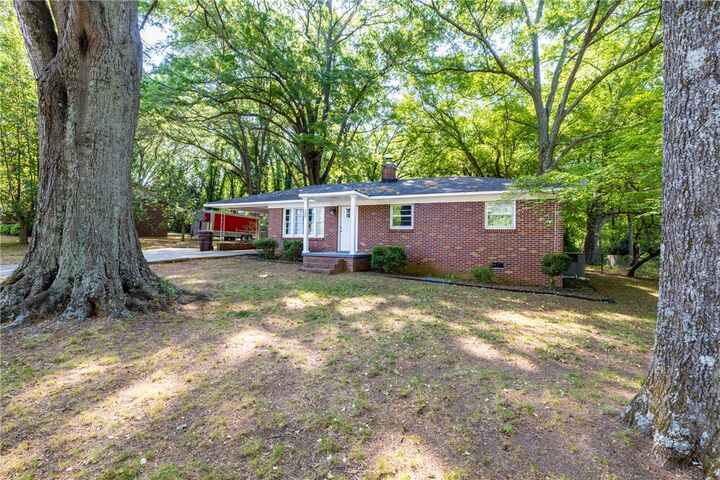 Property Photo:  308 Buchanan Circle  SC 29670 