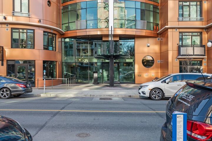 Property Photo: 1029 View St #914 BC V8V 0C9
