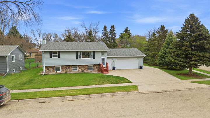 Property Photo:  1243 NE Apollo Avenue  SD 57401 