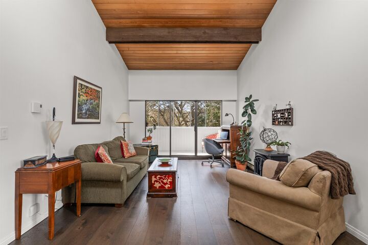 Property Photo: 5553 16 Avenue 301 BC V4M 2H7