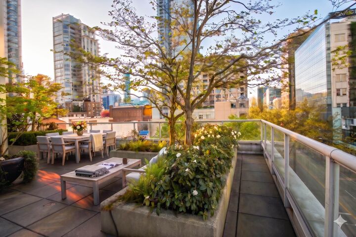 480 Robson Street 402 — photo 1