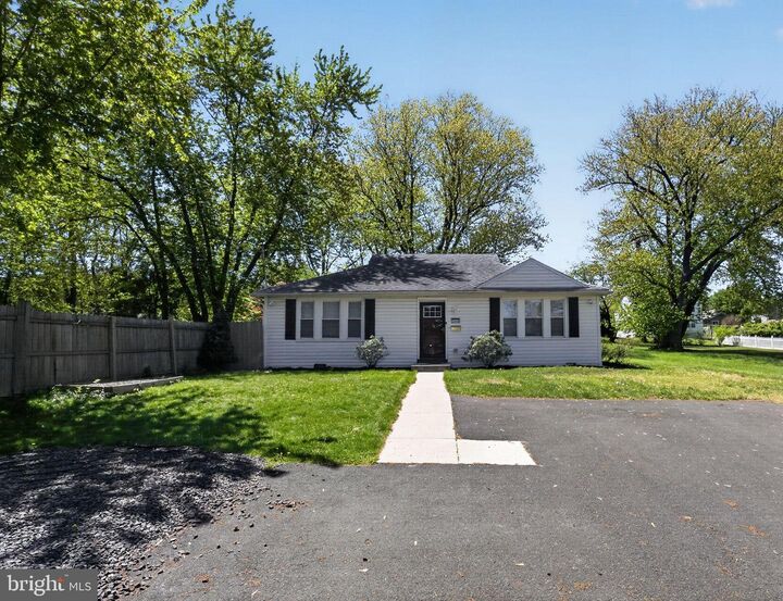 Property Photo:  2646 Jenkintown Road  PA 19038 