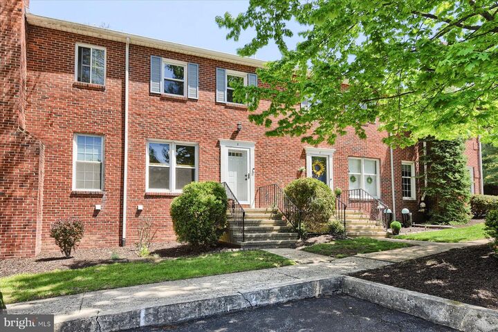 Property Photo: 2 Fairfax Vlg S PA 17112