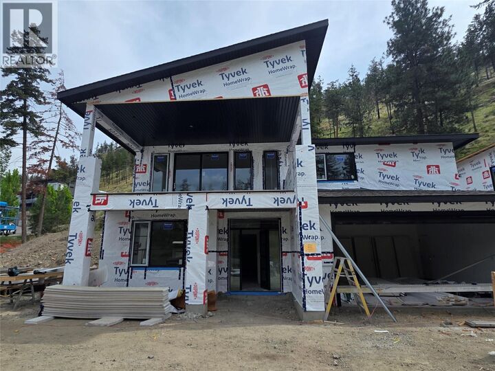 Property Photo: 491 Clifton Road North BC V1V 1H1