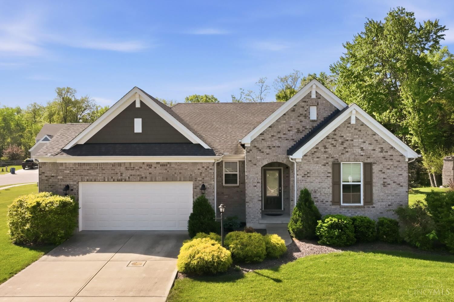 Property Photo:  1193 Twin Gate Run  OH 45102 