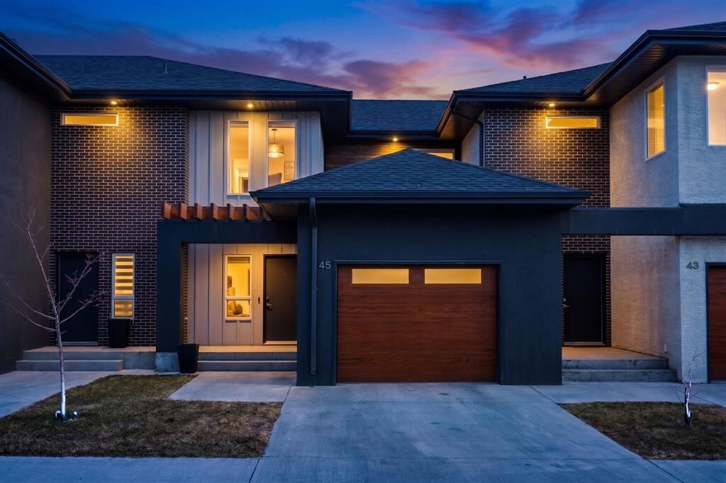 Property Photo:  200 Skyline Drive  MB R3Y 2A3 