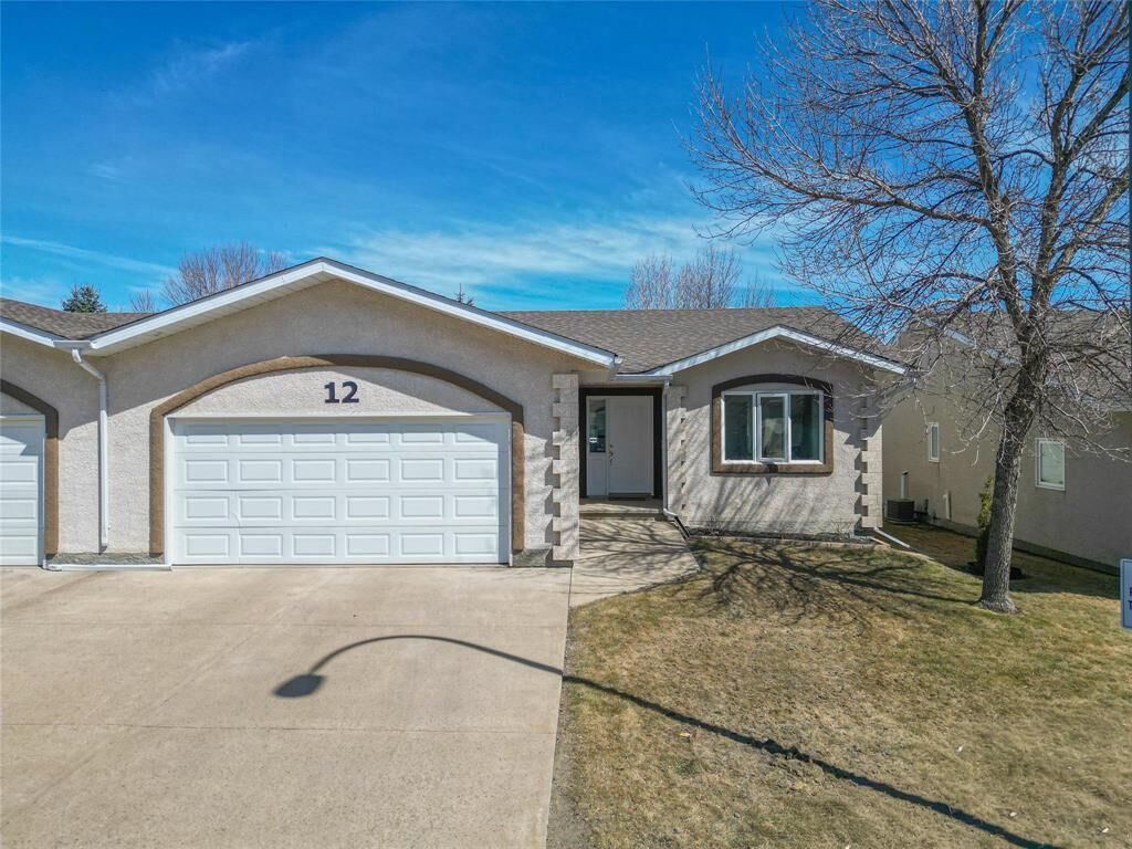 Property Photo:  12 Horizon Place  MB R7C 1C2 