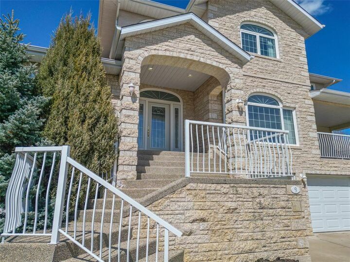 Property Photo:  9 Galbraith Crescent  MB R7A 6V4 