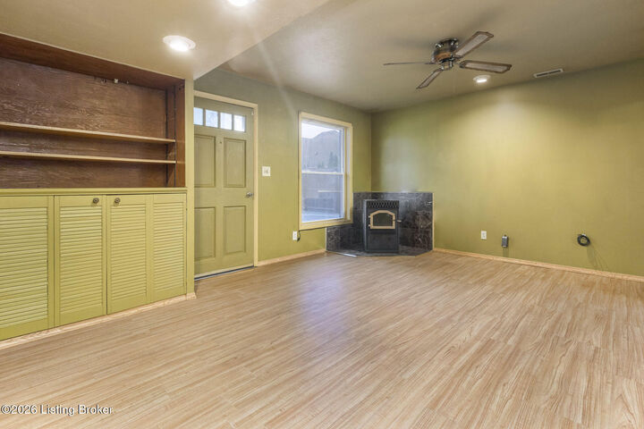 Property Photo:  9801 Chambers Ct  KY 40299 