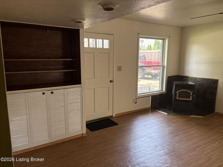 Property Photo: 9801 Chambers Ct KY 40299
