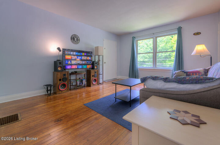 Property Photo:  2316 Grinstead Dr 4  KY 40204 