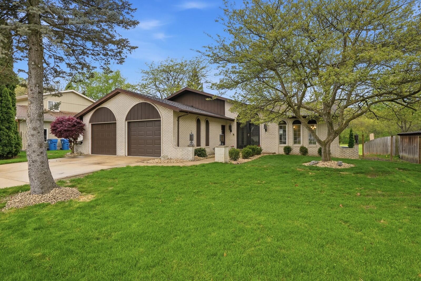 Property Photo: 2224 Robinhood Boulevard IN 46375