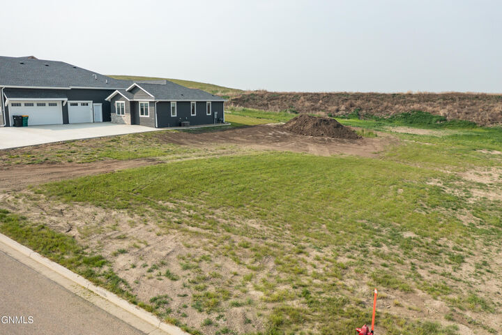 Property Photo:  2016 Prairie Hawk Drive  ND 58503 