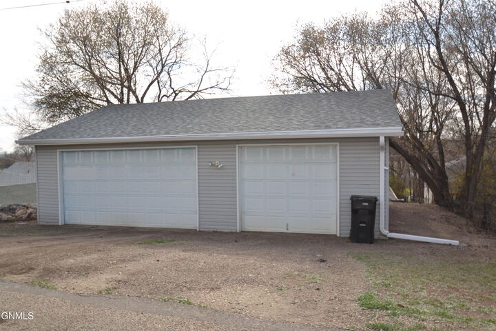 Property Photo: 701 20th Street ND 58501