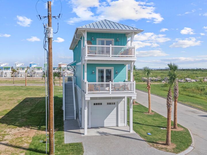Property Photo:  805 Flip Flop Way  TX 77650 