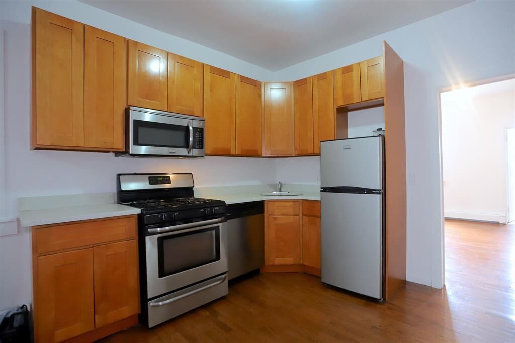 Property Photo:  79 Beacon Ave 2  NJ 07306 